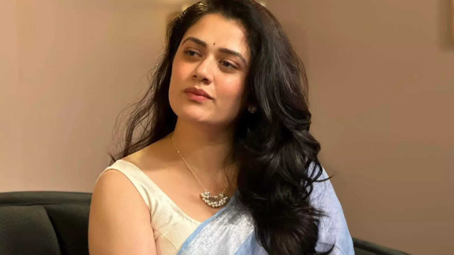 “He ran his finger on my back — from my neck down to my b*****ks and then quickly turned around.”: Girija Oak Recalls Disturbing Local Train Incident; Watch Interview #GirijaOak