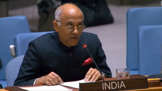 'आज दुनिया के लोग UN को ऐसी संस्था नहीं मानते जो शांति-सुरक्षा दिला सके...' UN पर भारत की दो-टूक

भारत ने कहा कि अब शांति और सुरक्षा पर बातचीत UN के बाहर भी हो रही है. कई देश मिलकर अलग समूह बना रहे हैं, जिनमें कभी-कभी निजी कंपनियां भी शामिल होती हैं. यह बयान ऐसे समय में आया है जब UN और उसकी सबसे ताकतवर संस्था सुरक्षा परिषद कई बड़े वैश्विक संघर्ष रोकने में असफल रही है.

#India #UN #UNSecurityCouncil #GlobalPeace