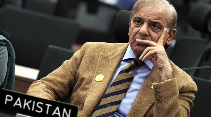 पहले ऑपरेशन सिंदूर में पिटी भद्द, अब पाकिस्तानी आर्मी की गिर गई रैंकिंग

ऑपरेशन सिंदूर में करारी शिकस्त के बाद पाकिस्तान की साख गिर गई है. उसके मिलिट्री की रैंकिंग भी गिर गई है. ग्लोबल फायरपावर इंडेक्स 2026 जारी हो गया है. अमेरिका पहले, रूस दूसरे और चीन तीसरे स्थान पर है. भारत चौथे स्थान पर बरकरार है. पाकिस्तान पिछले साल 12वें पोजिशन पर था. अब 14वें स्थान पर चला गया.

#OperationSindoor #Pakistan | 
@richeekmishra