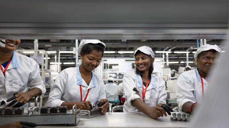 Apple Teaching Swift and Robotics Across Its India Supply Chain, Macrumors 