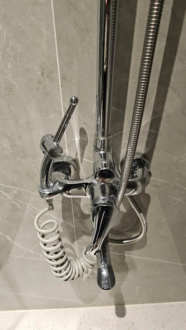This Hotel Shower… (Now With 100% Less Nudity) | Privacy and style revamped in hotel bathrooms, keeping guests comfortable while maintaining design flair | #HotelDesign #TravelLife #InteriorTrends #PrivacyMatters #QuirkyDesigns #ViralNews #fondpeace