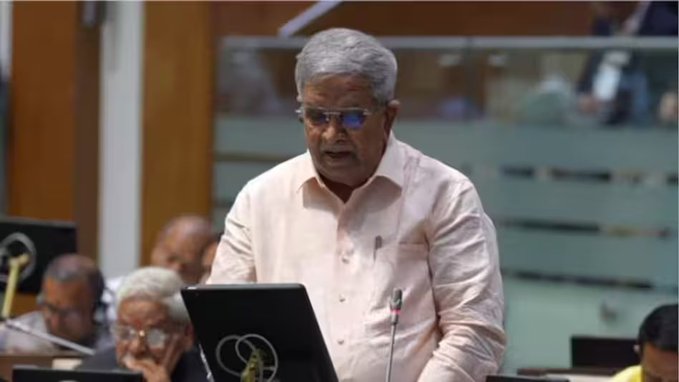 गुजरात सरकार ने राज्य की आर्थिक गतिशीलता को नई ऊंचाई देने वाला बजट पेश किया है, जिसमें नागरिकों की प्रति व्यक्ति आय ₹3,01,000 तक पहुंचने की जानकारी दी गई है. मुख्यमंत्री ने 'सभी के लिए घर' के संकल्प के तहत इस वर्ष 3 लाख 15 हजार से अधिक आवास उपलब्ध कराने के लिए ₹4272 करोड़ का प्रावधान किया है.

पूरी ख़बर: https://intdy.in/oi5zr3

#Gujarat | 
@brijdoshi
