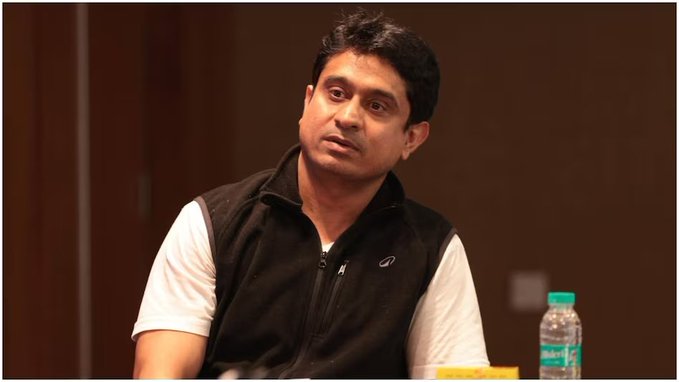 यूथ कांग्रेस अध्यक्ष उदय भानु को दिल्ली पुलिस ने बताया मास्टरमाइंड, केस क्राइम ब्रांच को ट्रांसफर

दिल्ली पुलिस ने इंडिया AI इम्पैक्ट समिट में शर्टलेस विरोध प्रदर्शन के मामले में इंडियन यूथ कांग्रेस के राष्ट्रीय अध्यक्ष उदय भानु चिब को गिरफ्तार किया, पुलिस ने उन्हें मुख्य साजिशकर्ता बताया और 7 दिन की रिमांड मांगी. 

पूरी खबर: https://intdy.in/nuhcdc 

#IndiaAIImpactSummit2026 #Congress #UdayBhanuChib 
@SrishtiOjha11
 
@sanjoomewati