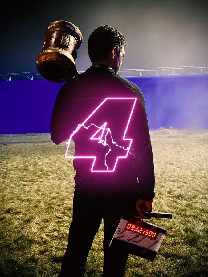 First look of Amy the Hedgehog on the new Sonic live action sequel. @DiscussingFilm
First teaser photo for ‘SONIC 4’

Now in production.