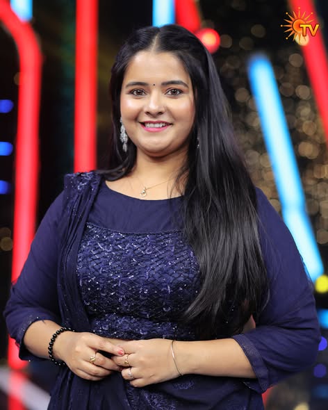 Haripriya’s Appearance in Ethirneechal Garners Attention

Haripriya has drawn attention for her recent appearance in the television series Ethirneechal, aired on Sun TV. Dressed in a blue outfit, her look was noted by viewers for its simplicity and elegance. The moment has been widely discussed across digital platforms, reflecting the continued popularity of the show and its cast among audiences.

#Haripriya #Ethirneechal #SunTV #TamilTelevision #TVSerials #IndianTV #EntertainmentNews #ScreenPresence #TelevisionUpdate