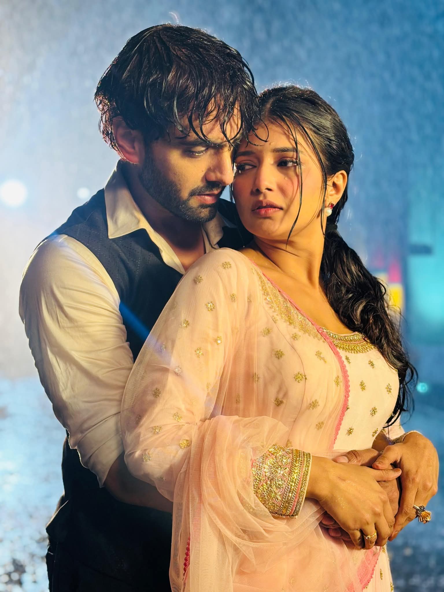 Armaan & Abhira’s Emotional Breakdown 💔✨

Armaan Poddar breaks down under the unbearable pain of being separated from his child, while Abhira Sharma holds him together—carrying the same ache of losing her daughter’s love for the past 8 years.

In that moment of shared दर्द, two shattered souls find comfort in each other… and somewhere between the pain, unspoken emotions begin to rise again. What starts as support slowly turns into something deeper—perhaps love finding its way back. 💔✨

#YRKKH #RajanShahi #Armaan #Abhira #EmotionalScene #TVDrama #LoveRekindled #IndianTelevision #Heartbreak #TrendingNow
