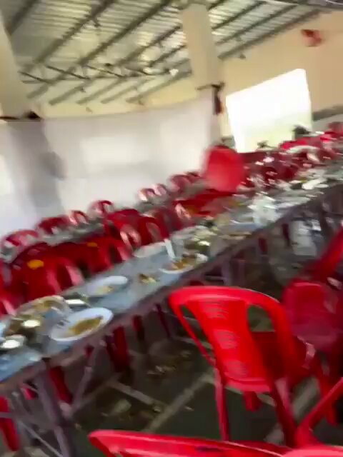 Biryani Dispute Sparks Brawl at Wedding in Uttar Pradesh

A wedding celebration in Hasanpur, Amroha district of Uttar Pradesh turned chaotic late Saturday night after a dispute over food escalated into a physical clash. The baraat, which had arrived from Habatpur Banjare village, reportedly raised complaints about the limited availability of chicken drumsticks in the biryani being served.

What began as an argument quickly turned into a brawl, with visuals from a 34-second video showing guests overturning food platters and chairs during the scuffle. The situation caused temporary disruption at the banquet venue.

Police reached the spot shortly after and managed to calm those involved. No injuries were reported, and the wedding ceremony continued as planned after the disturbance was brought under control.

The incident has drawn comparisons online to similar food-related clashes reported at weddings in Uttar Pradesh in recent years.

#UttarPradesh #WeddingChaos #Biryani #ViralVideo #IndiaNews #Amroha