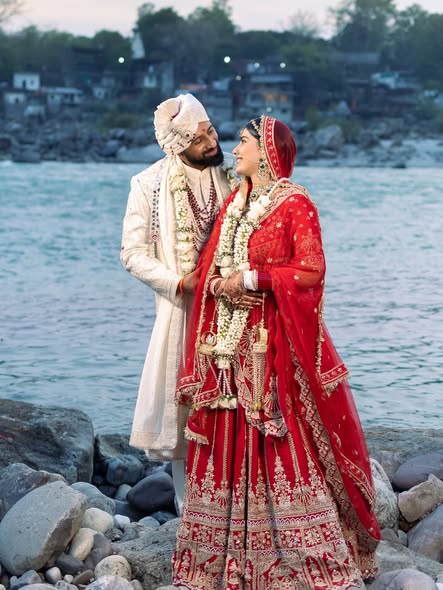 Rajat Dalal Marries Girlfriend Priya in Private Ceremony

Rajat Dalal, known for his appearance in Bigg Boss 18, has married his longtime girlfriend Priya in an intimate ceremony. The wedding reportedly took place near the Ganges in Uttarakhand, attended by close family and friends.

The couple shared moments from the ceremony online, marking the beginning of their married life. Rajat, who gained popularity through fitness content and reality TV, has kept most personal details private, but the wedding has attracted significant attention online.

#RajatDalal #BiggBoss18 #WeddingNews #IndianInfluencer