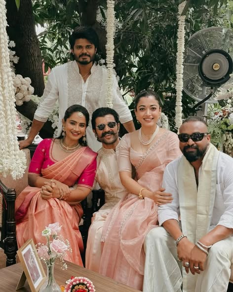 Vijay Deverakonda & Rashmika Mandanna’s Wedding Appearance Sparks Fresh Buzz
Vijay Deverakonda and Rashmika Mandanna have once again grabbed attention after reportedly attending a close friend’s wedding together.
Their appearance has reignited speculation among fans, with many calling them one of the most loved rumored pairs in the industry. While neither of them has officially confirmed their relationship, such public outings continue to fuel curiosity and excitement online.
Fans have been closely following their bond for years, and this recent sighting has once again put them in the spotlight across social media platforms.
#VijayDeverakonda #RashmikaMandanna #TrendingNow #CelebrityBuzz #Bollywood #Tollywood #EntertainmentNews #ViralUpdate