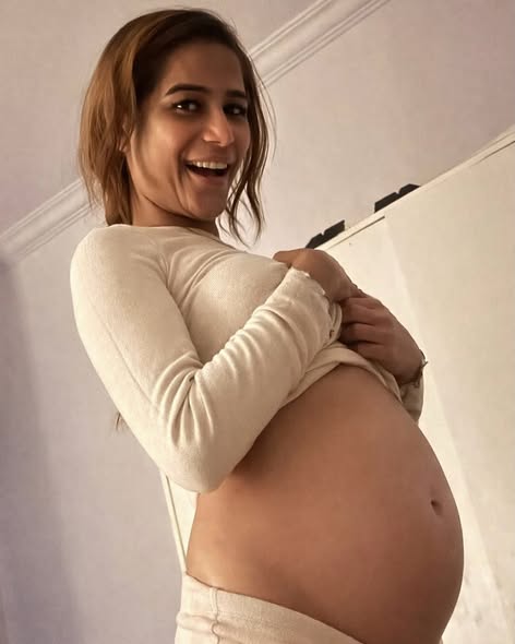Poonam Pandey’s Pregnancy Post Sparks Debate Online Amid Authenticity Questions
Poonam Pandey has stirred major buzz after sharing baby bump photos and hinting at her pregnancy on social media.
While many fans extended congratulations, a large section of users questioned the authenticity of the announcement. Given her history of controversial and shocking reveals, several people speculated whether the images could be a publicity stunt, AI-generated content, or even an April Fool’s prank.
The post quickly went viral, dividing social media between supporters and skeptics, with many waiting for official clarification from Poonam herself.
#PoonamPandey #TrendingNow #ViralPost #Bollywood #SocialMediaBuzz #EntertainmentNews #CelebrityUpdate