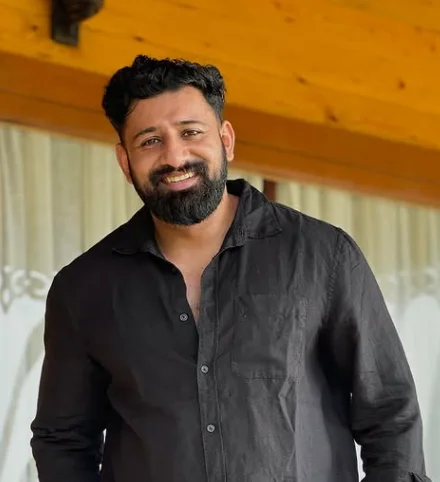 Rajat Dalal Net Worth 2026 Bigg Boss Fame Fitness Influencer Wealth Revealed

Rajat Dalal continues to stay in the spotlight after his rise through Bigg Boss 18 and growing popularity on social media.

As per the latest available estimates (2025–2026), Rajat Dalal’s net worth is reported to be around ₹16.8 crore to ₹17 crore, driven mainly by his fitness business, brand endorsements, and strong digital presence.

His income sources include:

Fitness coaching and programs
Social media promotions and brand deals
Reality TV appearances
Online content and collaborations

While some smaller or unverified sources suggest lower figures, most consistent media reports place his wealth close to the ₹17 crore range, with potential growth in 2026 due to increasing fame and opportunities.

Search trends like “Rajat Dalal net worth 2026,” “Rajat Dalal income,” and “Bigg Boss Rajat Dalal earnings” are currently gaining traction.

#RajatDalal #NetWorth2026 #Bigg