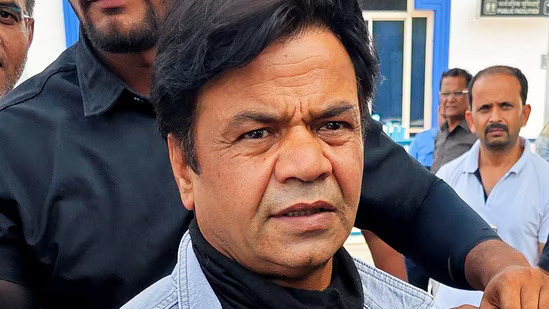 Rajpal Yadav Gets Emotional as Delhi HC Reserves Order in Cheque Bounce Case

Rajpal Yadav turned emotional during a hearing at the Delhi High Court in connection with his cheque bounce case.

During the proceedings, the court attempted to encourage a negotiated settlement between the parties. However, Rajpal Yadav chose to continue the legal battle, stating that he wants to argue the matter instead of settling.

In an emotional moment, the actor even expressed that he is ready to go to jail again if required, highlighting the seriousness of his stance.

The court has now reserved its order, and the final decision is awaited.

#RajpalYadav #DelhiHighCourt #Bollywood #BreakingNews #TrendingNow #EntertainmentNews
