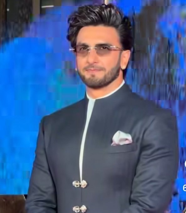 Ranveer Singh Stuns in Elegant Look at NMACC Anniversary Gala Fans Love His New Style

Ranveer Singh grabbed attention at the grand anniversary celebration of the Nita Mukesh Ambani Cultural Centre, showcasing a classy and refined fashion shift.

Dressed in a sharp navy suit with subtle white detailing, Ranveer impressed fans by moving away from his usual bold and quirky outfits. His transformation comes after his rugged appearance in the blockbuster Dhurandhar, which has been dominating the box office.

The star-studded event, hosted by Nita Ambani and Mukesh Ambani, also saw stylish appearances from Salman Khan, Kiara Advani, Vicky Kaushal, and Shahid Kapoor.

The glamorous evening highlighted Bollywood’s growing shift toward elegant and sophisticated fashion, blending modern style with cultural celebration.

Hashtags:
#RanveerSingh #NMACC #BollywoodFashion #KiaraAdvani #SalmanKhan #VickyKaushal #ShahidKapoor #TrendingNow #EntertainmentNews