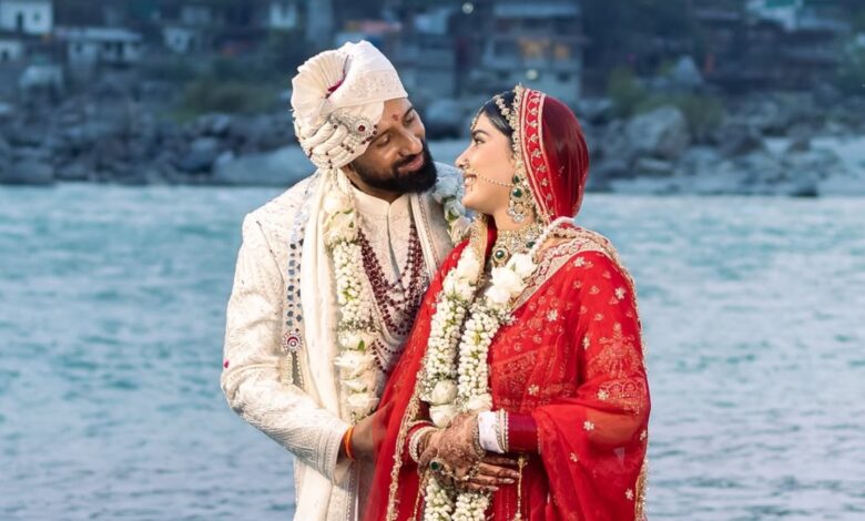 Rajat Dalal shares dreamy wedding video, gives fans a peek into his lavish yet close-knit celebration

Rajat Dalal Shares Dreamy Wedding Moments Plans Grand Reception Next

Rajat Dalal has melted hearts by sharing a dreamy video from his intimate wedding, giving fans a glimpse into a beautiful and close-knit celebration.

The visuals showcase emotional moments, elegant décor, and a warm family atmosphere, making the wedding feel both lavish and personal. Fans have been loving the simplicity mixed with grand vibes.

Adding to the excitement, Rajat revealed plans for a grand reception soon, which is expected to be a bigger celebration with extended guests and industry friends. Close associate Lakshay Kaushik also confirmed the upcoming event details.

The wedding content is already going viral, with fans eagerly waiting for more glimpses from the grand reception.

http://www.msn.com/en-in/lifestyle/weddings/rajat-dalal-shares-dreamy-wedding-video-gives-fans-a-peek-into-his-lavish-yet-close-knit-celebration/ar-AA1ZQSfs?gemSnapshotKey=GM72C0DAC5-snapshot-3&uxmode=ruby&apiversion=v2&domshim=1&noservercache=1&noservertelemetry=1&batchservertelemetry=1&renderwebcomponents=1&wcseo=1

#RajatDalal #Wedding #GrandReception #LakshayKaushik #TrendingNow #Viral #EntertainmentNews #fight #the50show #realityshow #wifename