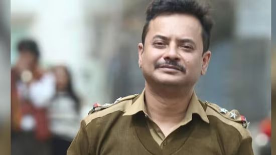 Rahul Arunoday Banerjee death: Wife Priyanka Sarkar files FIR in Odisha, police to investigate criminal conspiracy

Rahul Arunoday Banerjee Death Case: Priyanka Sarkar Files FIR, Probe Ordered

The death of Rahul Arunoday Banerjee has taken a serious turn after his wife, Priyanka Sarkar, filed an FIR in Odisha seeking a detailed investigation.

Following her complaint, Odisha Police has registered a case and initiated a probe into a possible criminal conspiracy linked to the actor’s death. Authorities are expected to examine all angles to determine the circumstances surrounding the incident.

The development has sparked concern among fans and the film fraternity, with many calling for a transparent and thorough investigation.

Further updates are awaited as the police continue their inquiry into the matter.

https://www.hindustantimes.com/entertainment/others/rahul-arunoday-banerjee-death-wife-priyanka-sarkar-files-fir-in-odisha-police-to-investigate-criminal-conspiracy-101775396280137.html
#RahulArunodayBanerjee #PriyankaSarkar #OdishaPolice #BreakingNews #EntertainmentNews #TrendingNow