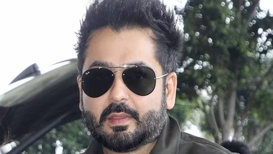 Dhurandhar 2 in legal trouble: Trimurti Films sues over use of Oye Oye song
Dhurandhar 2 faces legal trouble over alleged unauthorized use of Oye Oye song
Even as Dhurandhar 2 continues its record-breaking run at the box office, the film has now landed in legal trouble.
Production banner Trimurti Films has reportedly filed a lawsuit, alleging unauthorized use of the iconic Oye Oye song in the film.
The makers of Dhurandhar 2 are yet to issue an official response, but the controversy has sparked fresh debate around music rights and licensing in Bollywood.
Despite the legal issue, the Ranveer Singh starrer continues to dominate headlines for both its massive success and ongoing controversies.
#Dhurandhar2 #RanveerSingh #TrimurtiFilms #OyeOye #BollywoodControversy #LegalNews #TrendingNow #HindustanTimes #ViralBhayani #DeshGujarat #FondPeace