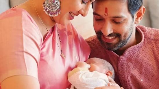 Vikrant Massey reveals emotional moment with son that led him to announce break from acting
Vikrant Massey shares emotional moment with son that led to acting break
Vikrant Massey has opened up about the deeply personal reason behind his decision to take a break from acting.
The actor revealed that an emotional moment with his son made him reflect on his priorities, ultimately leading him to step away from work for some time.
Vikrant shared that the experience made him realize the importance of being present for his family, especially during his child’s growing years.
His honest confession has resonated with many fans, who have praised him for choosing family over professional commitments.
#VikrantMassey #Bollywood #FamilyFirst #LifeChoices #TrendingNow #EntertainmentNews