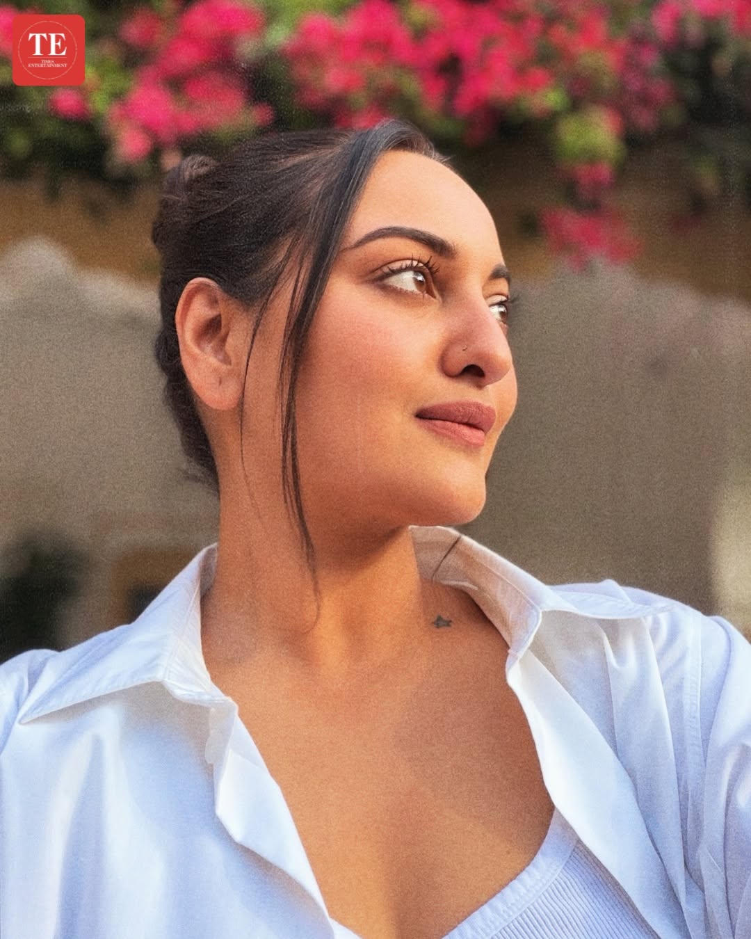 Sonakshi Sinha Finds Zen in Nature as Dahad 2 Prep Heats Up
Aslisona is taking some well-deserved "me time" in the lap of nature, sharing a serene update that has fans calling it pure bliss. The actress, known for her love of travel and photography, was seen embracing the quiet away from the hustle of film sets, providing a perfect moment of calm before her upcoming professional storm.
On the work front, the excitement is building as Prime Video officially included Dahaad Season 2 in its 2026 slate. Sonakshi is set to reprise her powerhouse role as Sub-Inspector Anjali Meghwal, with the new season following the chilling case of a missing 12-year-old girl in Rajasthan, once again exploring themes of power and patriarchy.
#SonakshiSinha #Dahaad2 #AsliSona #NatureVibes #PrimeVideoIndia #AnjaliMeghwal #BollywoodNews #UpcomingWebSeries #RajasthanDiaries #FondPeace