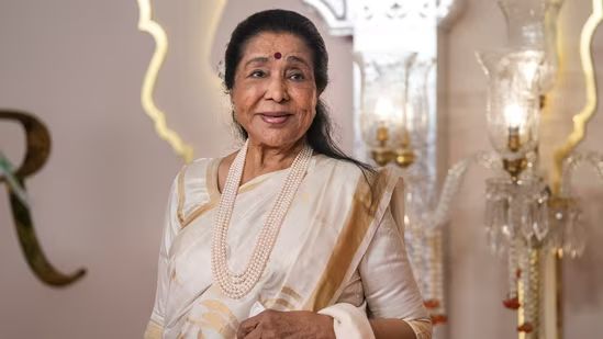 Asha Bhosle death news last words Ab mujhe ache tarike se chale jana hai goes viral

‘Ab mujhe ache tarike se chale jana hai’: How Asha Bhosle embraced the idea of death in final years

Asha Bhosle ke nidhan ki khabar se fans emotional ho gaye. 12 April 2026 ko Mumbai mein unhone aakhri saans li.

Unke kareebi logon ne bataya ki unhone kaha tha, “Ab mujhe bahut achhe tarike se chale jana hai.” Yeh unki final days ki shanti ko dikhata hai.

Reports ke mutabik unki tabiyat infection ki wajah se kharab hui thi. Antim sanskar 13 April ko Mumbai mein hua.

#AshaBhosle #AshaBhosleDeath #BreakingNews #IndiaNews #LatestNews #TimesOfIndia #Reuters