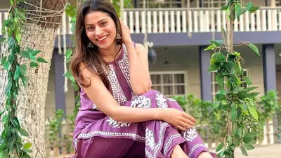 Kalash actor Aparna Dixit shoots for OTT series in Lucknow: The trip was like work-cum-vacation; dil tript ho gaya mera!

Aparna Dixit shoots OTT series in Lucknow says dil tript ho gaya mera

Aparna Dixit ne Lucknow mein apni upcoming OTT series ki shooting complete ki aur is experience ko “work-cum-vacation” bataya.

Unhone share kiya ki shoot ke saath-saath shehar explore karne ka bhi mauka mila, jisse unka dil tript ho gaya. Lucknow ki culture aur vibe ne unhe kaafi impress kiya.

Actress ke is statement ke baad fans unke naye project ko lekar excited nazar aa rahe hain.

#AparnaDixit #Lucknow #OTTSeries #TVNews #Trending #Viral