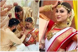 Breaking Update: Divorce rumours around Mouni Roy and Suraj Nambiar intensify after both reportedly unfollowed each other on Instagram, while Suraj has now allegedly deactivated his account. 👀💔

Fresh reports today also claim the couple may be living separately, though neither Mouni nor Suraj has officially confirmed the separation rumours yet. Fans noticed several wedding pictures disappearing from social media, adding more buzz online. ⚡

Read more 👇 via @FondPeaceUpdate

#MouniRoy #SurajNambiar #Bollywood #Entertainment #Trending #CelebrityNews

