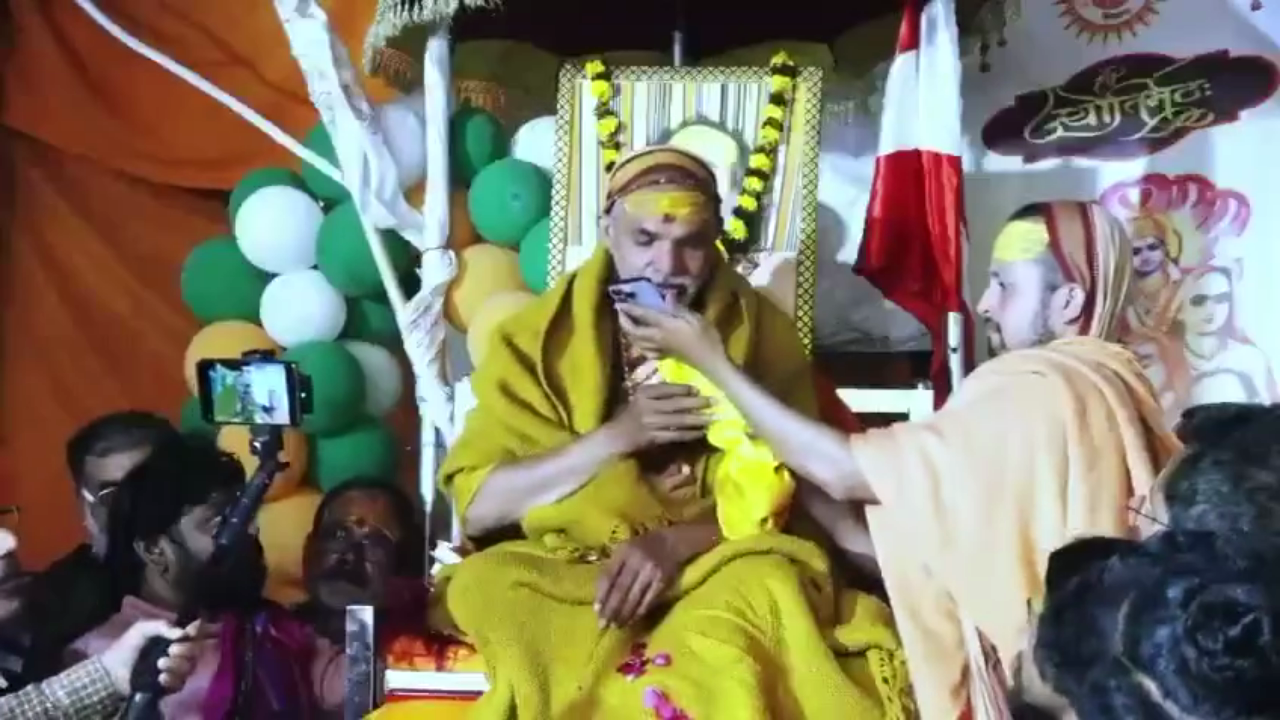 बरेली सिटी मजिस्ट्रेट अलंकार अग्निहोत्री ने दिया इस्तीफा।
स्वामी अविमुक्तेश्वरानंद का संदेश—
‘धर्म और सेवा का वास्तविक पद अब आपके लिए खुला है,समाज के प्रति आपकी जिम्मेदारी अब और बड़ी है।
#Bareilly #AlankarAgnihotri #CityMagistrate #Resignation
#SwamiAvimukteshwaranand #Dharma #Seva #SocialResponsibility
#PublicService #BareillyNews #UPNews #IndianAdministration