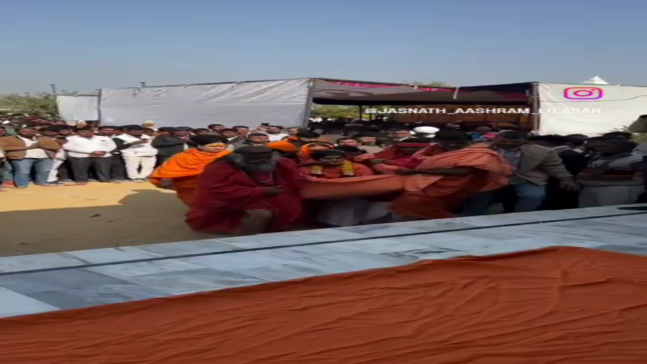 इंसान की जीवन क्षणभंगूर है

साध्वी प्रेम बाईसा का आश्रम में अंतिम दर्शन व समाधि  दिनांक 30 जनवरी 2026  को सुबह 10 बजे शिव शक्ति धाम जगराम की ढाणी गांव -परेऊ (गिड़ा) बालोतरा में रखा गया हैं l
 शत् शत् नमन💐 #shadhviprembaisa #news #todaynews #localnews