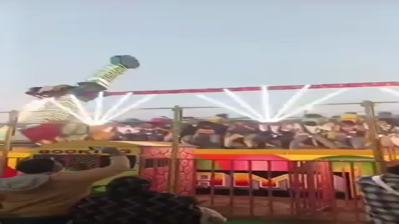 हरियाणा – फरीदाबाद के मेले में झूला गिरने का Live Video –

पुलिस इंस्पेक्टर सहित 2 की मौत हुई, 12 घायल हैं !!