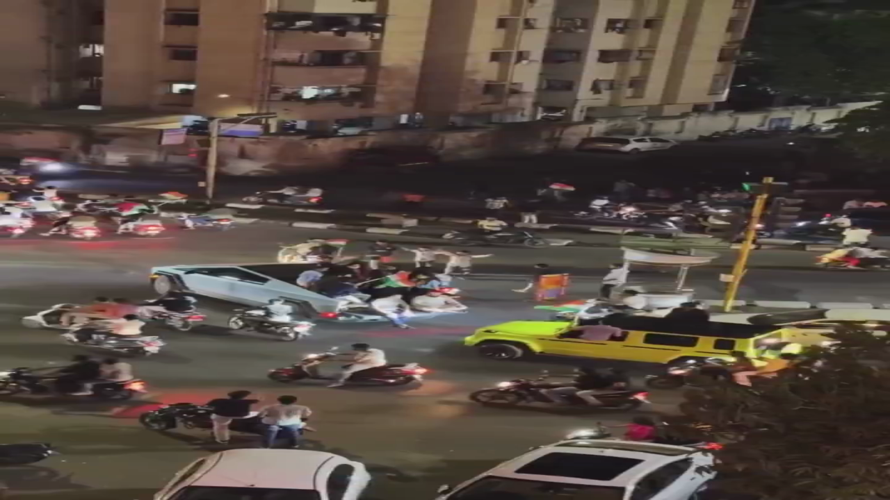 CyberTruck in Gujarat 🤣

@elonmusk


#T20WorldCup2026final
#IndianCricket
#INDvNZ