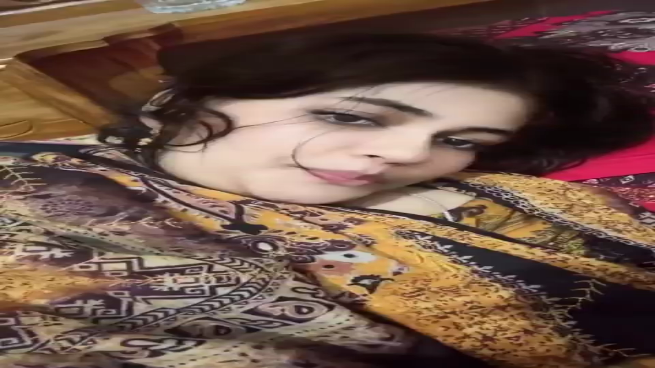 उठो पार्थ कोई तुम्हें युद्ध के लिए ललकार रहा है?😅 #hotvideo #couple