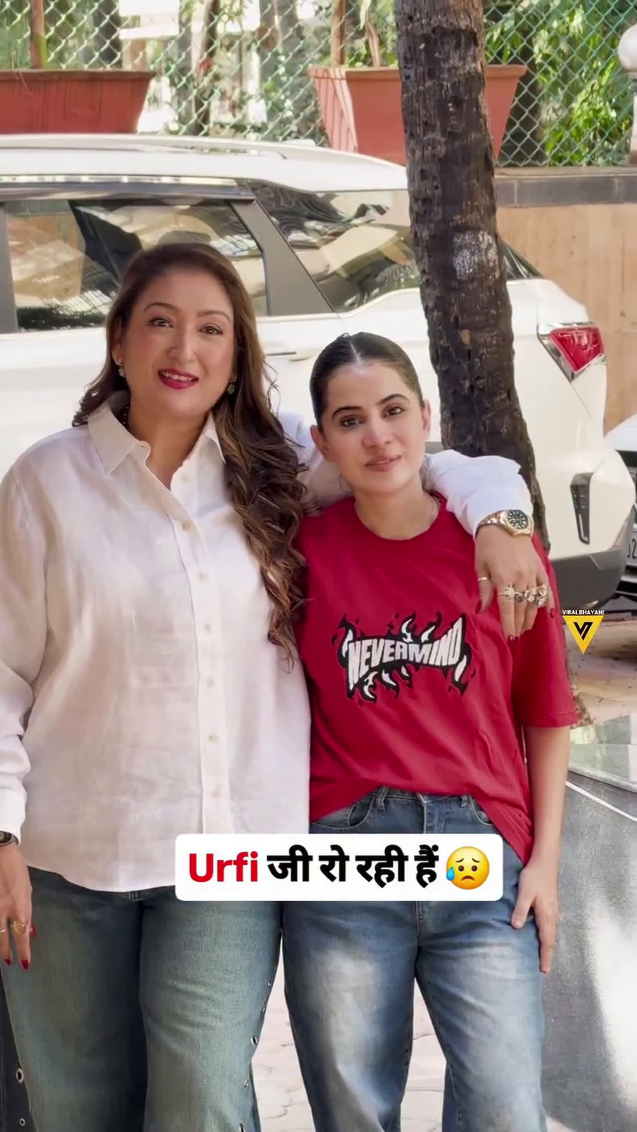 Sunita Ahuja picks Uorfi Javed as her favourite says it in fun media interaction

Sunita Ahuja is grabbing attention online after her recent interaction with paparazzi, where she named Uorfi Javed as her favourite celebrity.

Her witty and candid response instantly went viral, with fans enjoying her playful personality.

Married to Govinda, popularly known as Chi-Chi, Sunita’s fun moment with the media proved she shares the same entertaining charm.

The clip has been widely shared, with many praising her sense of humor and refreshing honesty.

#SunitaAhuja #UorfiJaved #Govinda #Bollywood #ViralVideo #TrendingNow #Paparazzi #Filmygyan #ViralBhayani #FondPeace